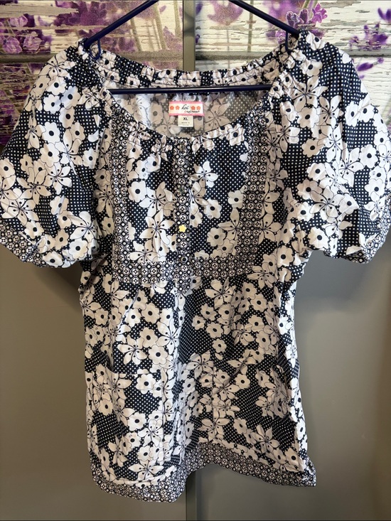 Koi By Kathy Peterson Tops - Koi by Kathy Peterson Navy and White Floral Scrub Top